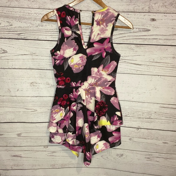 Shorts romper size small - Picture 2 of 2